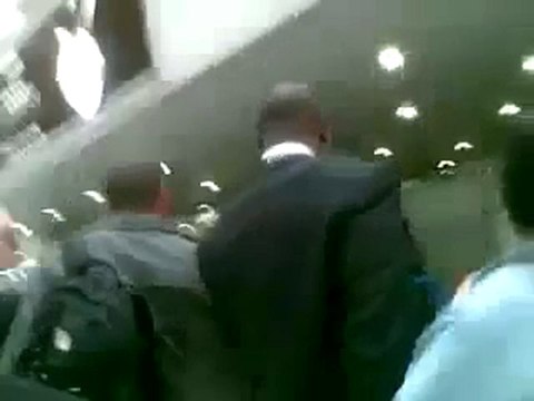 Wentworth Miller in China at the Airport (April 09) #2