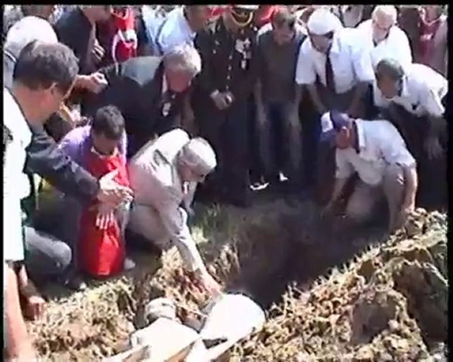 yan gelip yatmadılar vatanını satmadılar