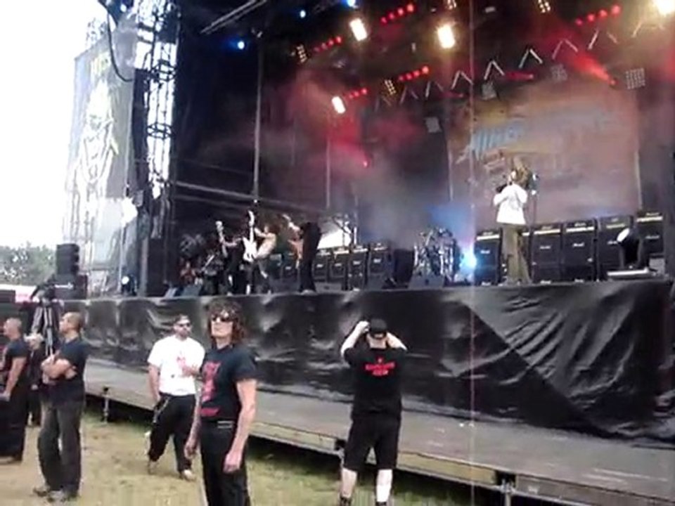 Hellfest 2010 - Airbourne - Cheap Wine (Extrait synchro)