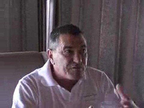 Bigard ’’remet le paquet’’ à la Réunion et apprend le créole