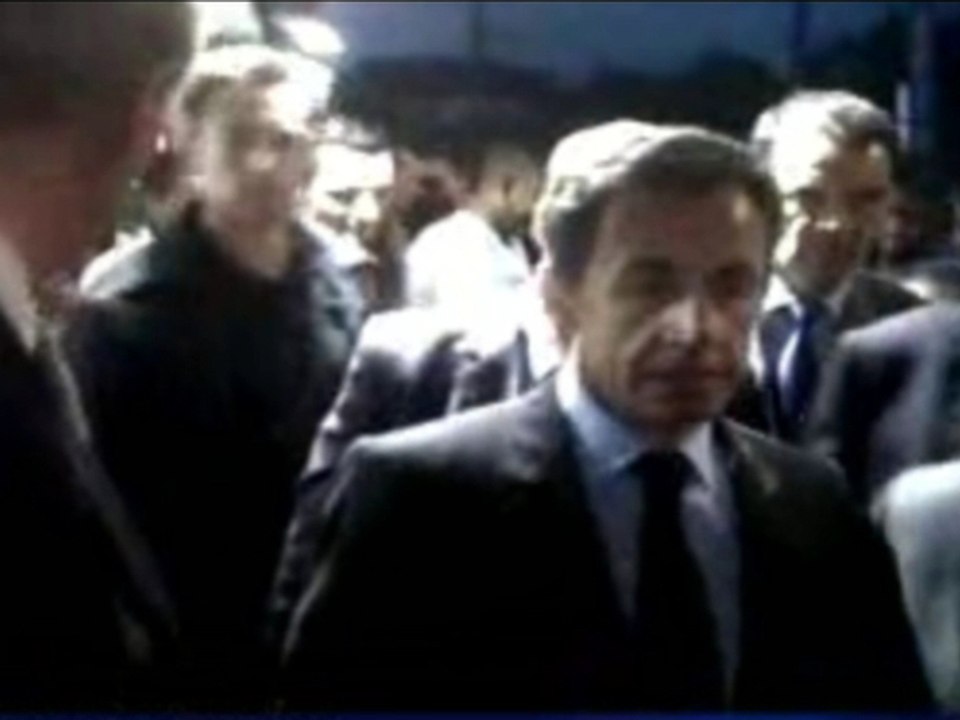 Sarkozy insulté: interpellation musclée, journaliste giflé