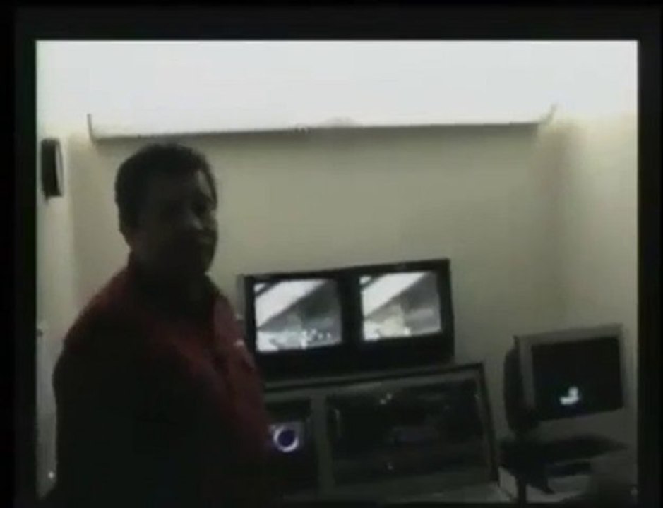 2 Stick Aliens Caught on Security Camera