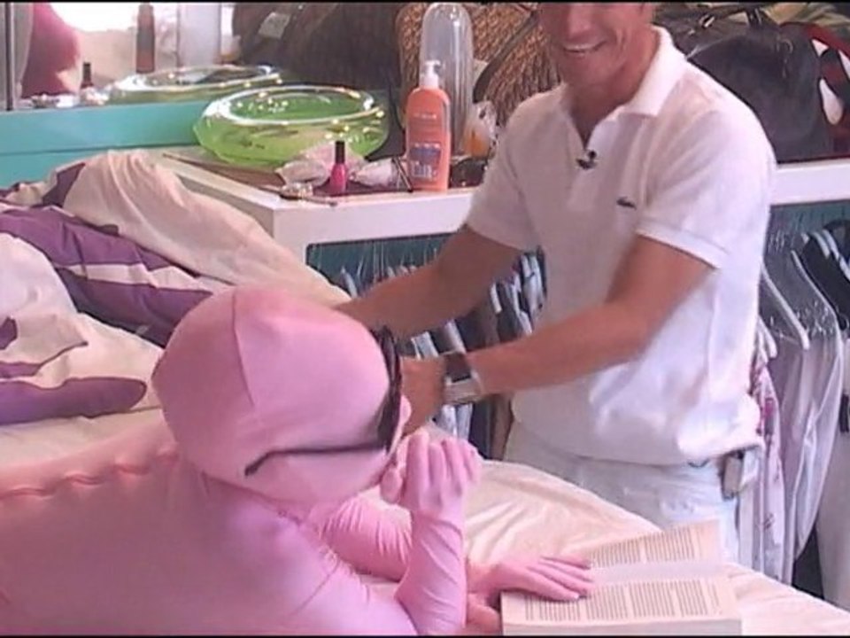 David embrasse Cindy ! L'intégrale