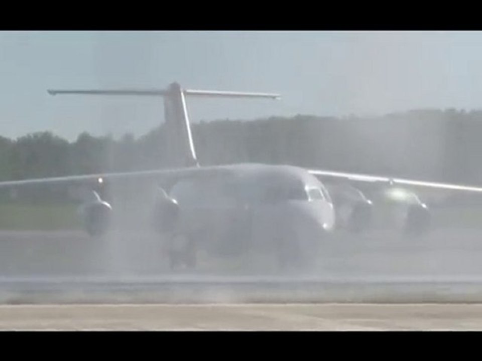 Atterrissage 1er vol Londres Brive Vallée de la Dordogne