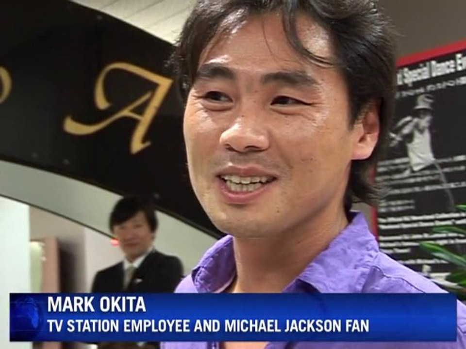 Japanese fans bunk down with Michael Jackson objects