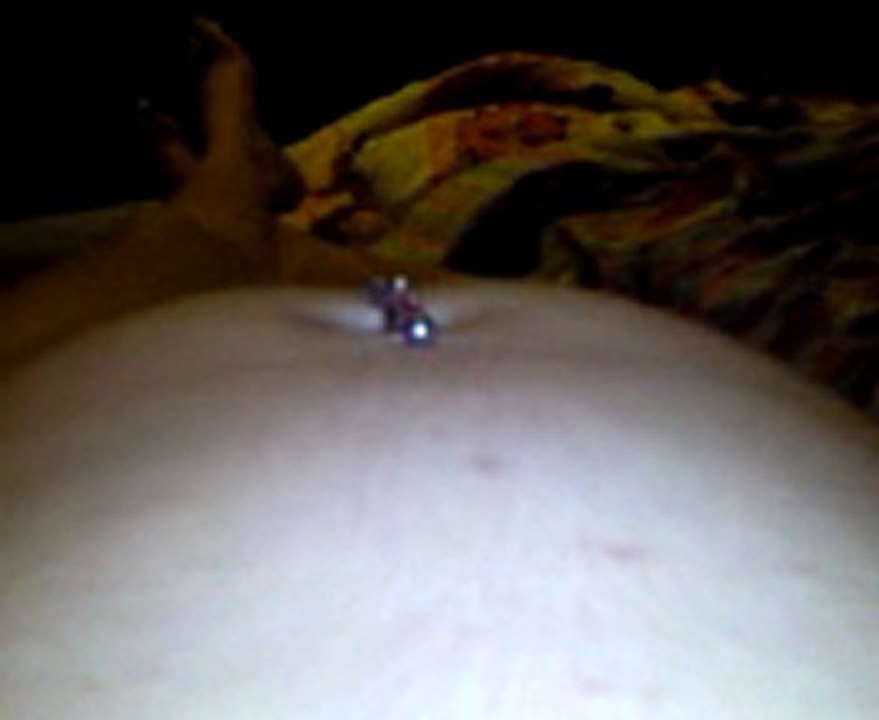 ma fille qui bouge dans mon bidou a 28 sa et 2 jour