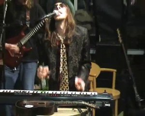 jeandebile live @ MDE (caen) solo de clavier avec canette!