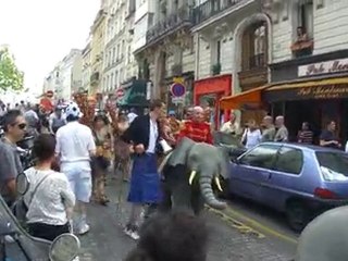 Montmartre - Abbesses 26.06.10 La Vachalcade (2)