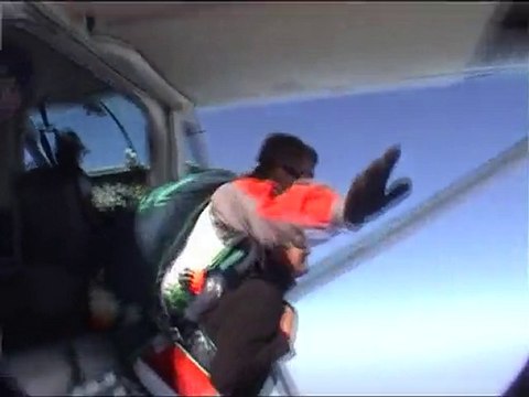 THIERRY SAUTE EN PARACHUTE 4000M