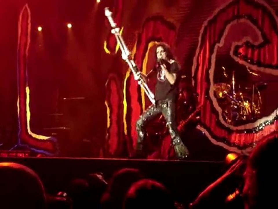 Hellfest 2010 - Alice Cooper - Im Eighteen (Extrait)