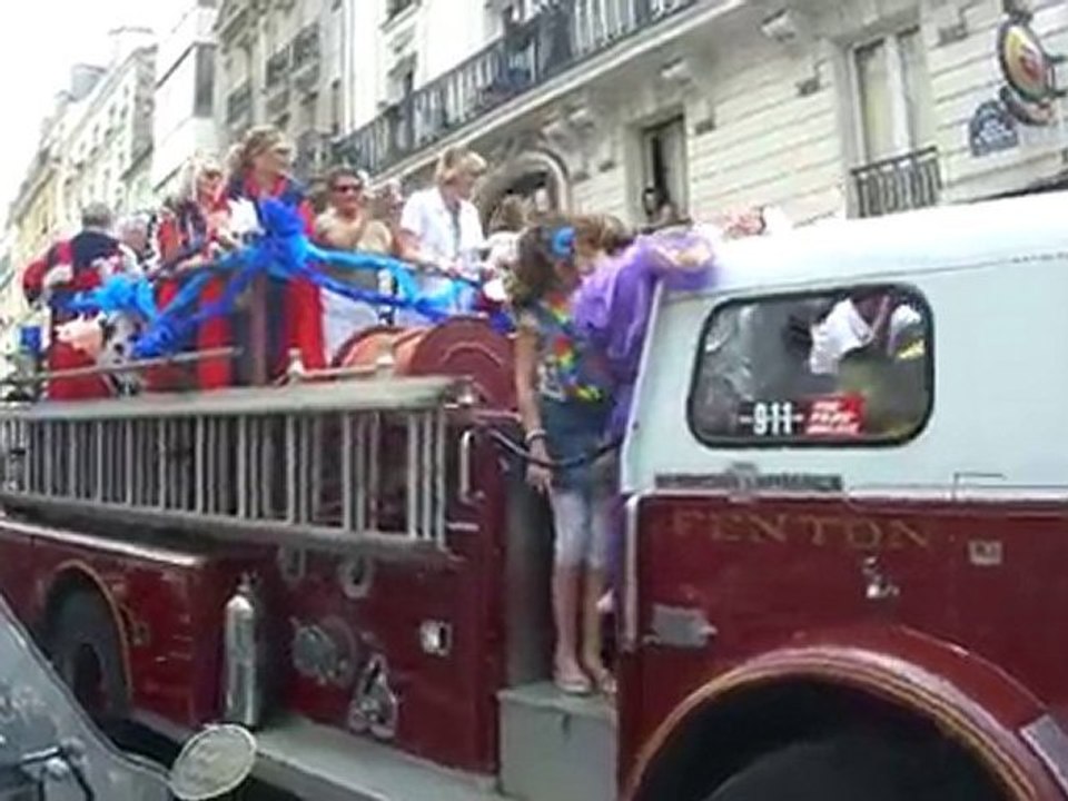 Montmartre - Abbesses 26.06.10 La Vachalcade (3)