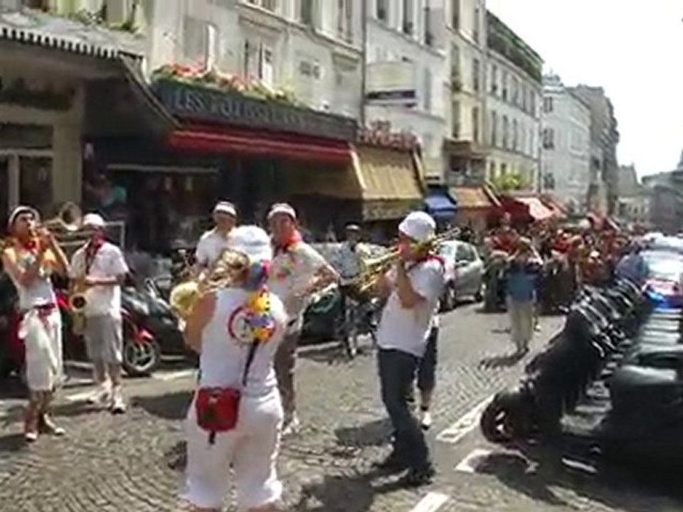Montmartre - Abbesses 26.06.10 La Vachalcade (6)