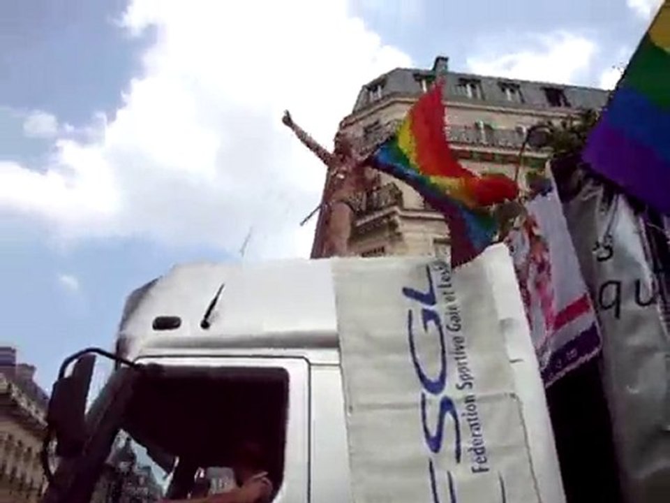 Gay Pride 2010 - Paris - Char de l'assocation sportive gaie
