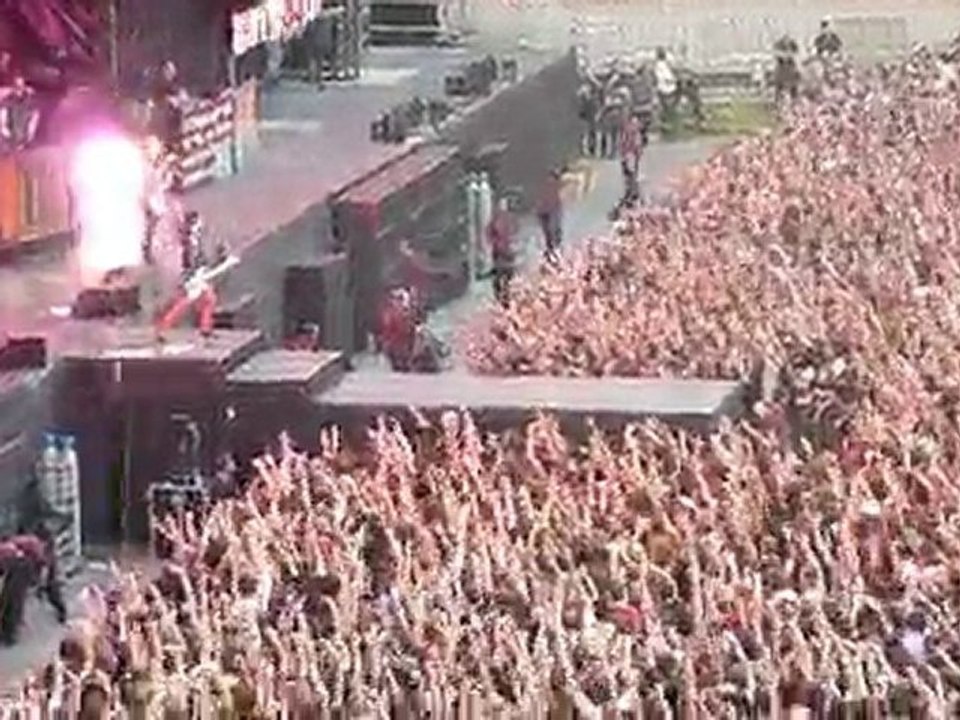 Green Day @ Parc des Princes (Highway to hell cover)