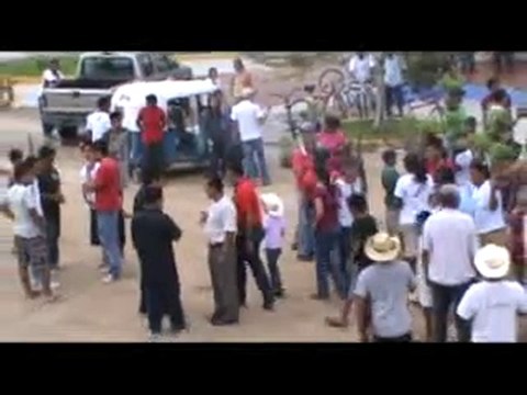 Arq. Eduardo Rojas sembrando en Bajos de Chila