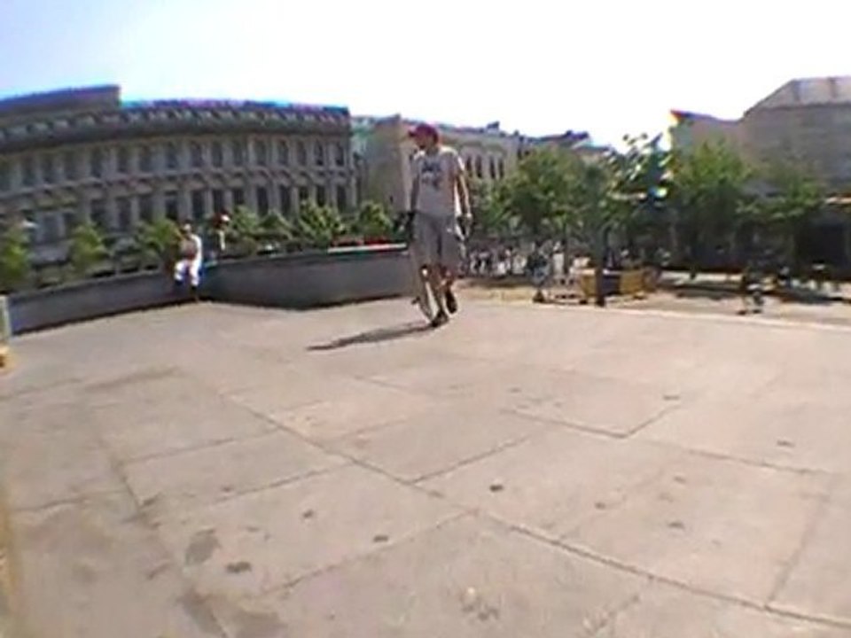 Skate In Liege - Antoine - Flip Front Banane alt angle