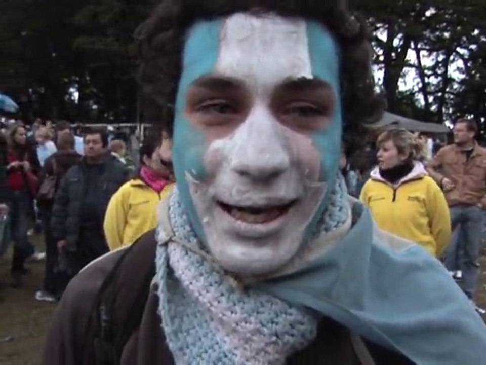 Fans react to Argentina's victory over Mexico in the World Cup