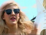 Ellie Goulding gets starry eyed at Glastonbury