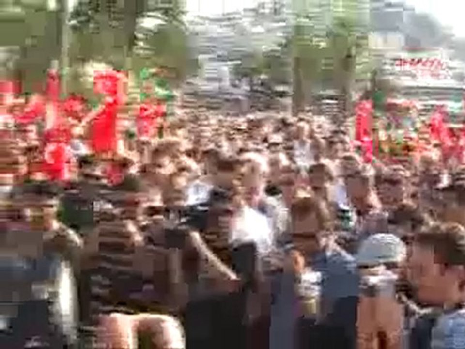 kuşadasından teröre lanet şehitlere saygı mitingi