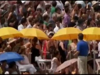 Figuraccia per il principe Harry che cade da cavallo