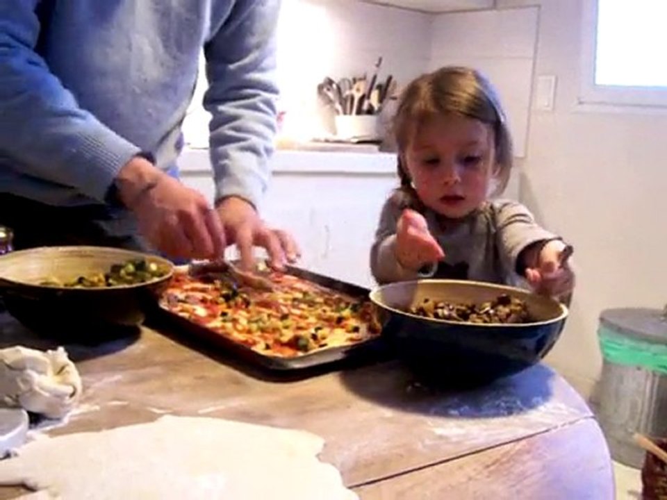 Je prépare la pizza avec papa 2