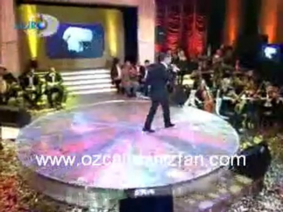 Özcan Deniz Senede Bir Gün Yılbaşı /Bi Dudaktan