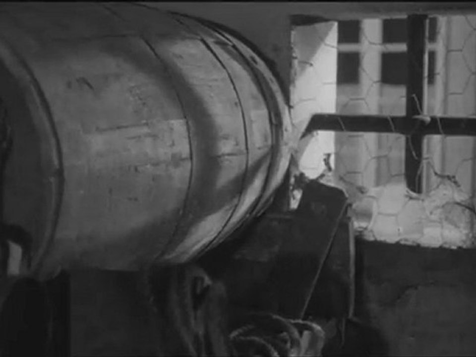 CINEMA PORTUGUÊS - «O PÁTIO DAS CANTIGAS» - VIDEO 8