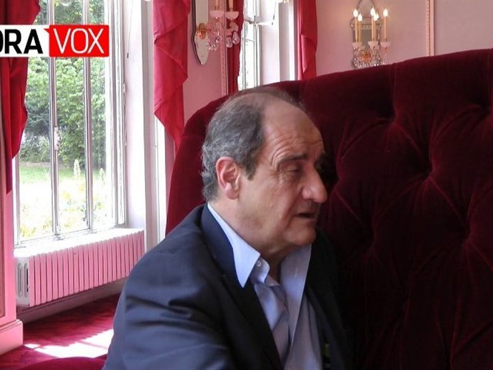 Pierre Lescure chante le rock