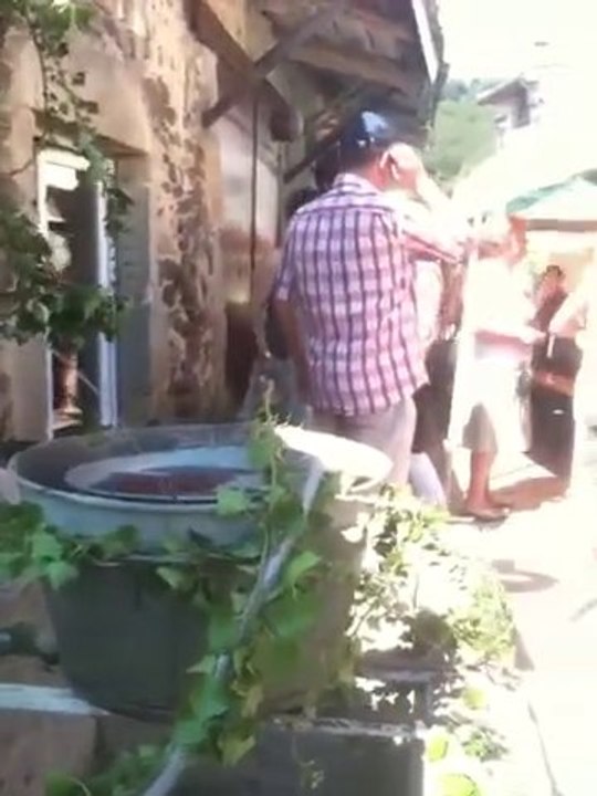 la fontaine coule à nouveau