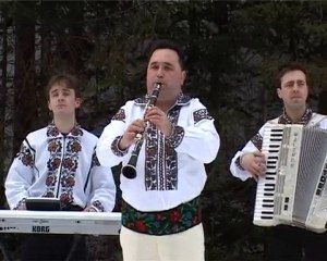 Marius Marcu si Fratii Onica-Hora de mana