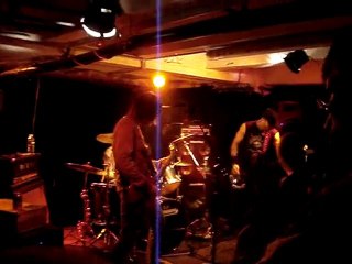 Concert aux Locaux Larsen Rosemary 081212 : nose droppings