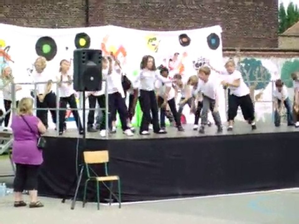 Kermesse 2010 - Ste Marie - Les CE2 A