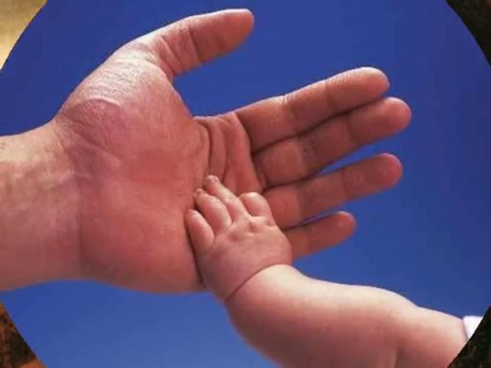 Prendre un enfant par la main - chanté par Ruth B.