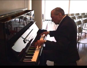 William Eggleston plays "Somewhere Over the Rainbow"