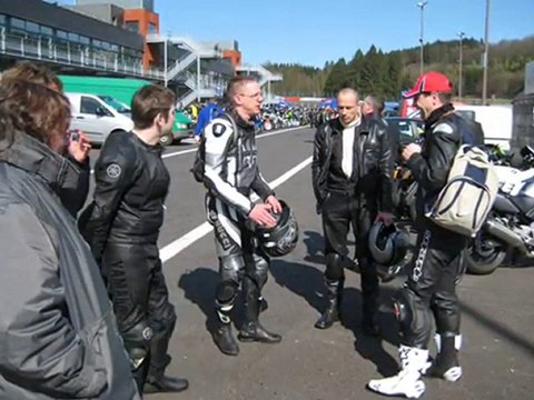 Que du bonheur, moto, amis et déconnade powaaaaa.