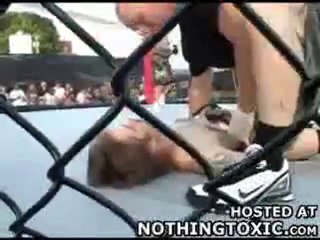 regis s'est mis au sport de combat