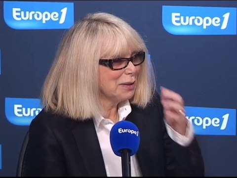 Mireille Darc et son scorpion