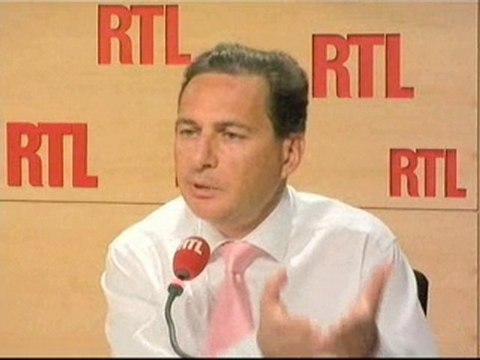 Eric Besson, ministre de l'Immigration : C'est une chasse à