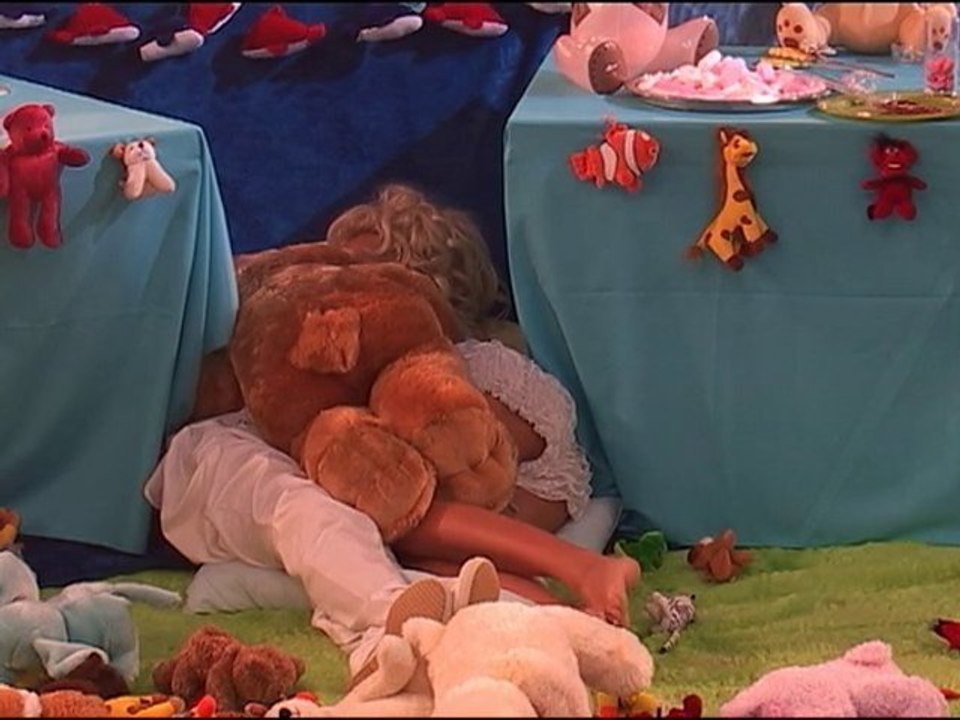 Cindy et David seuls sur le sable ...