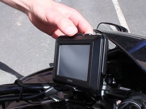 GPS Garmin Zumo 220 : Mise en place moto