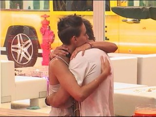 Les amoureux sont seuls au monde ...