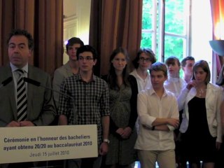 Cérémonie en l'honneur des bacheliers ayant eu 20/20 au bac