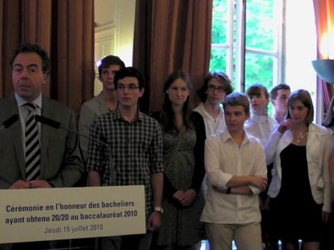 Cérémonie en l'honneur des bacheliers ayant eu 20/20 au bac