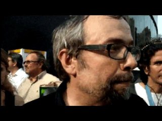 L'humoriste Didier Porte manifeste devant France Inter