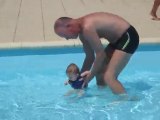 Première piscine pour timéo