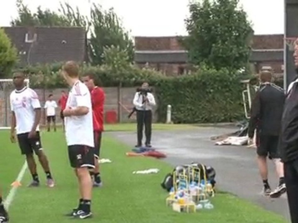 Roy_watches_training