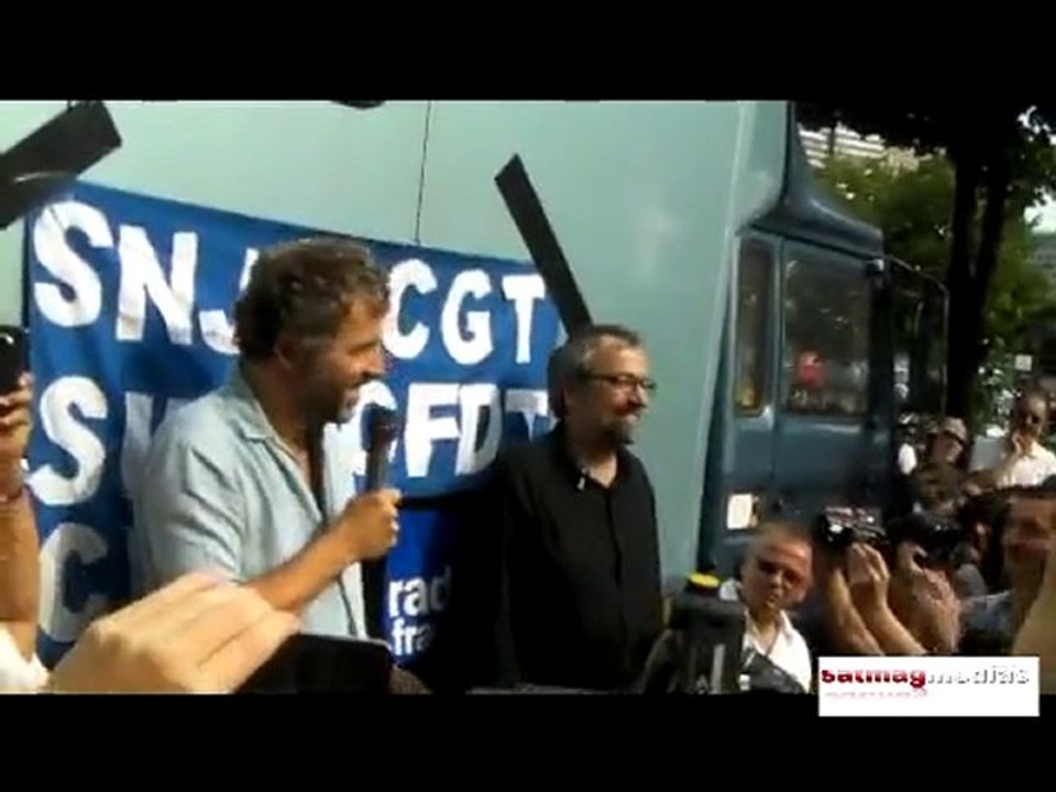 Manifestation de soutien didier porte et stéphane guillon 2