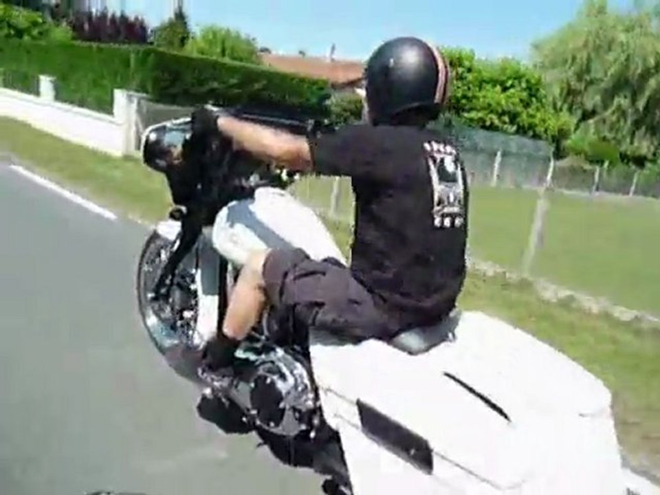 MONTALIVET  SHOW BIKE HARLEY-DAVIDSON 2010 AVEC SPEED-CHOP