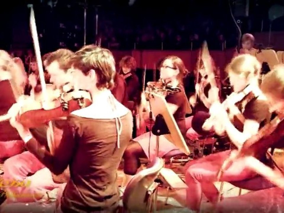 Clueso & STÜBA Philharmonie - Goldene Schönheit