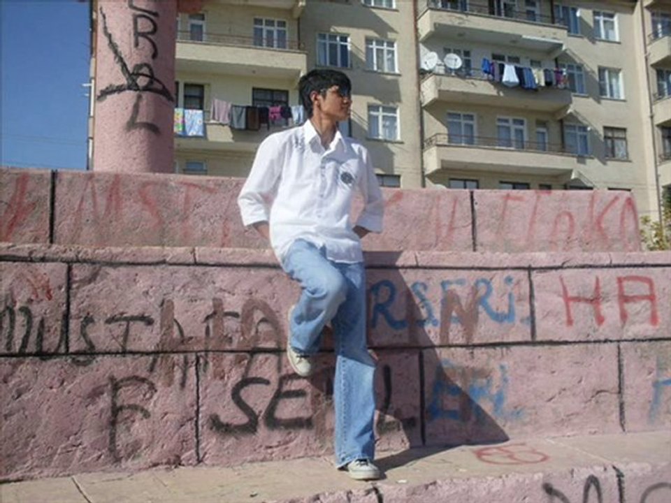 Mc VaMPiR Ft YüksekDozaj & Mc QaRiYeR - Çaresizim - 2010